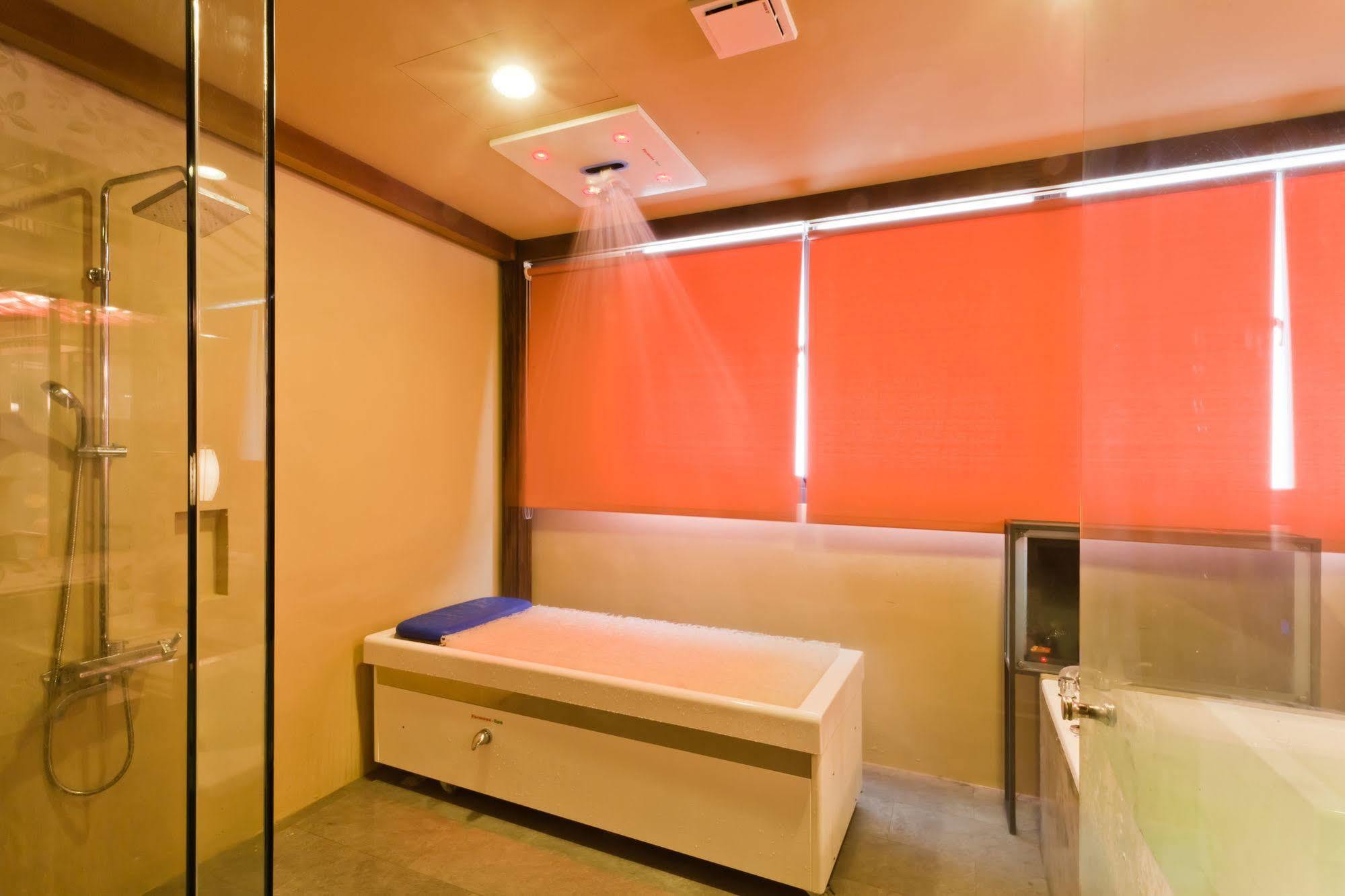 Motel Tian Xia Ju à Yilan Extérieur photo
