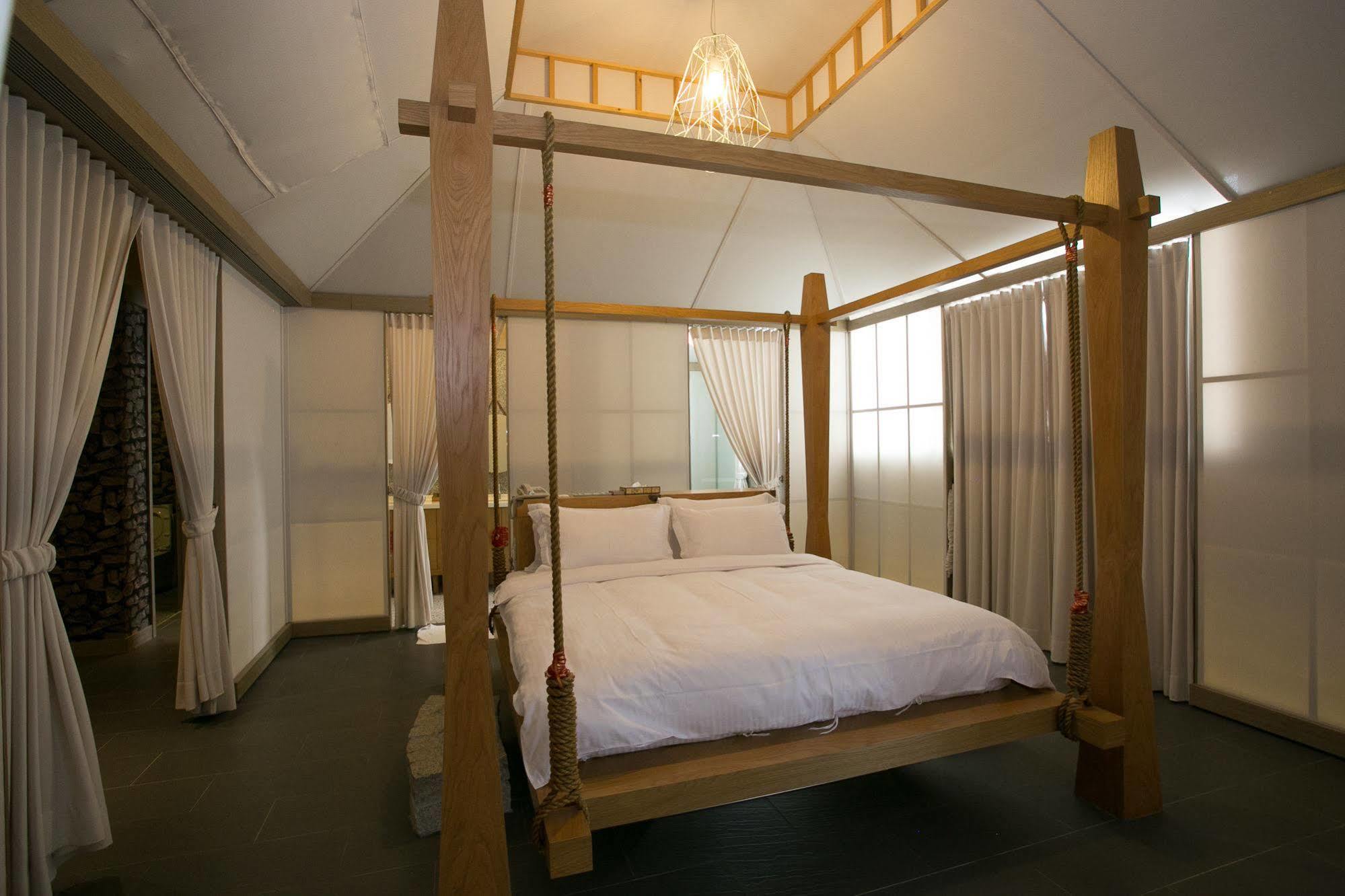 Motel Tian Xia Ju à Yilan Extérieur photo