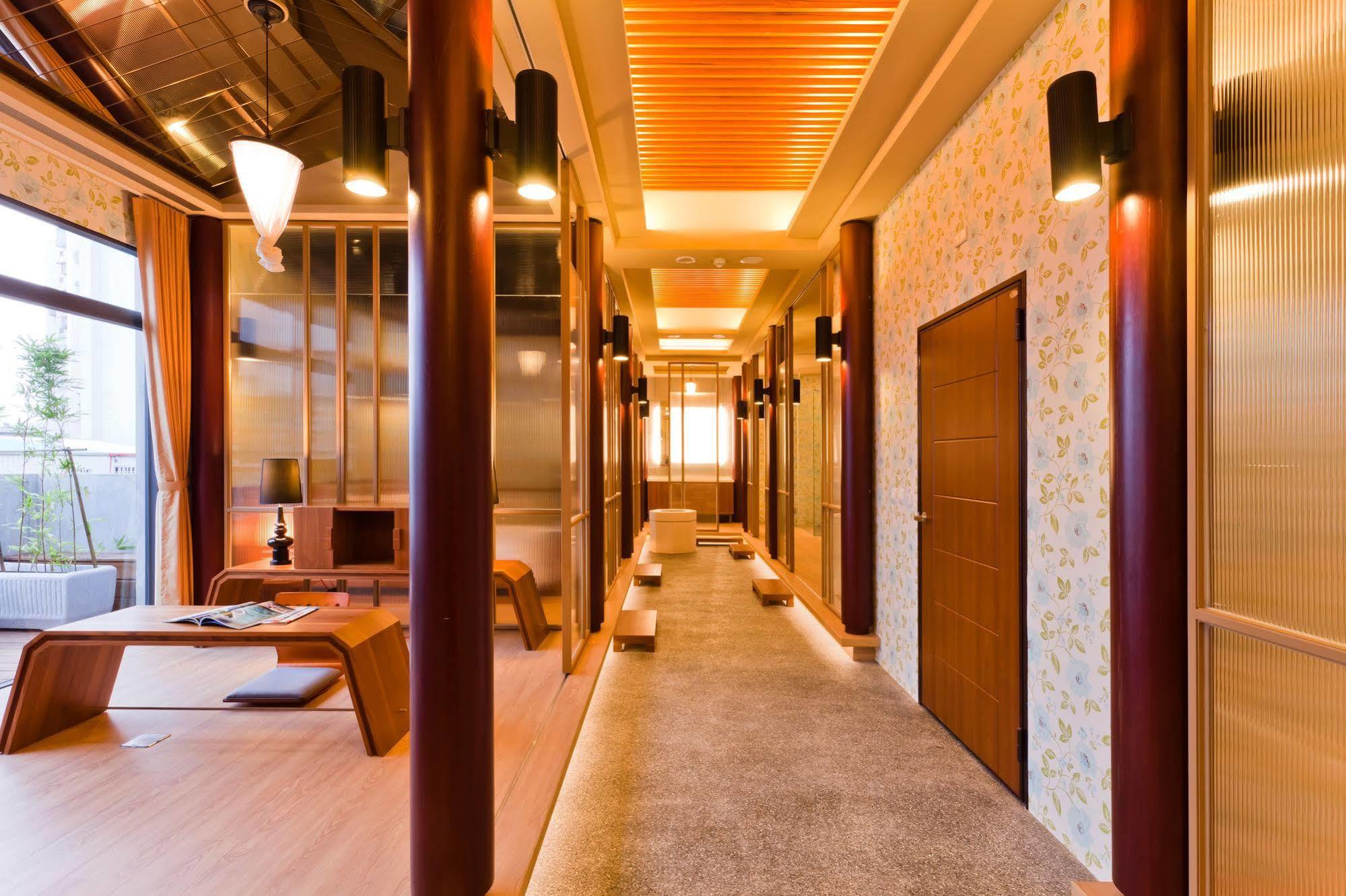 Motel Tian Xia Ju à Yilan Extérieur photo